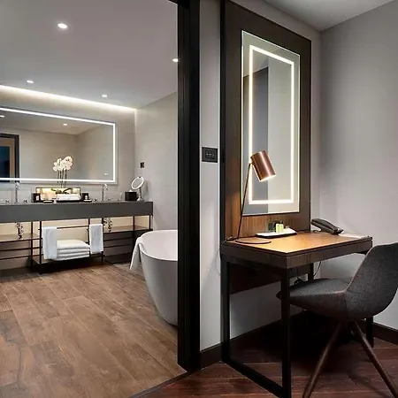 Hyatt Regency 5*
